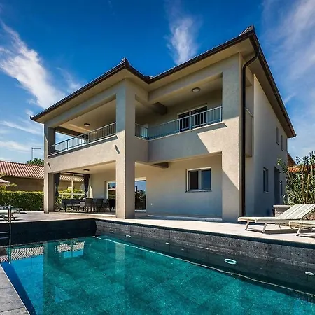 Petra Villa