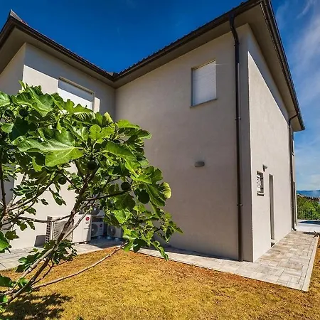 Petra Villa Risika